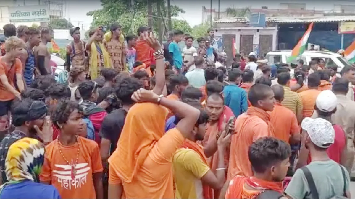 Uproar in Meerut during Kanwar Yatra- India TV Hindi