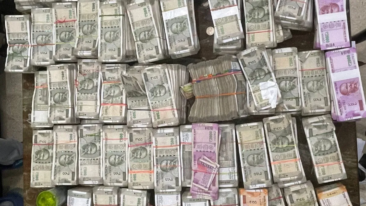 Over 2 crore cash seized- India TV Hindi