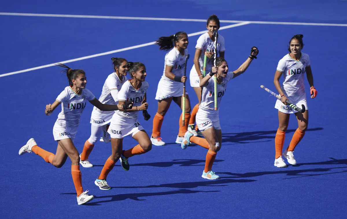 Indian Women's Hockey Team celebrate bronze medal victory...- India TV Hindi