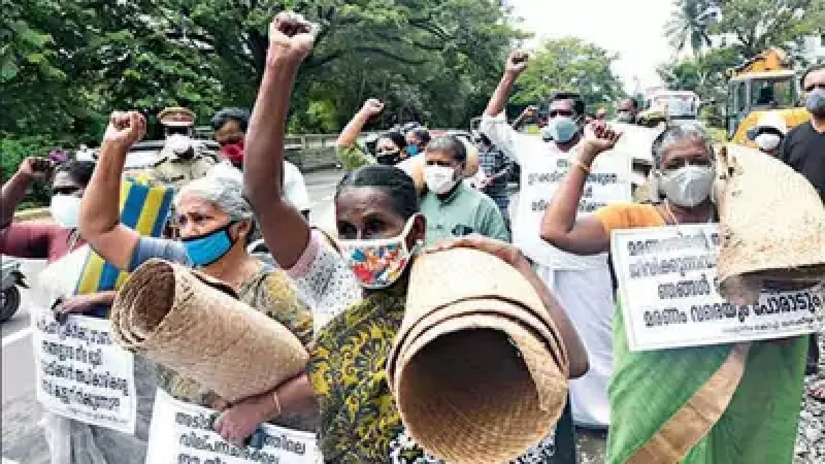 Protest Of Fisherman's Against Kerla Government- India TV Hindi