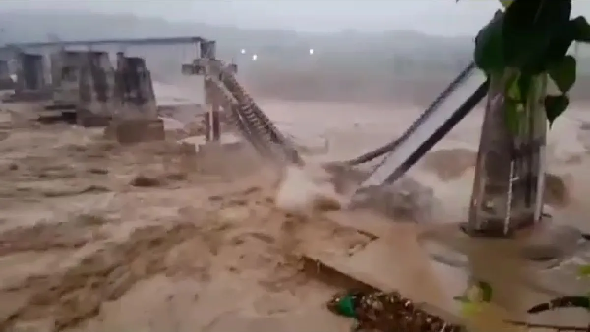 Chakki bridge collapsed in Himachal Pradesh- India TV Hindi