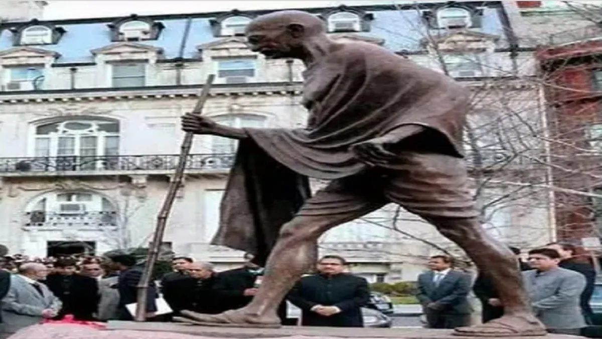 statue of Mahatma Gandhi- India TV Hindi