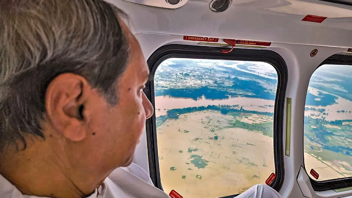 Odisha CM Naveen Patnaik conducts an aerial survey of flood-affected areas- India TV Hindi
