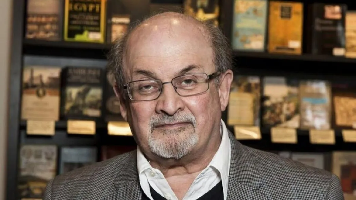 Salman Rushdie stabbed on neck by a man in New York- India TV Hindi