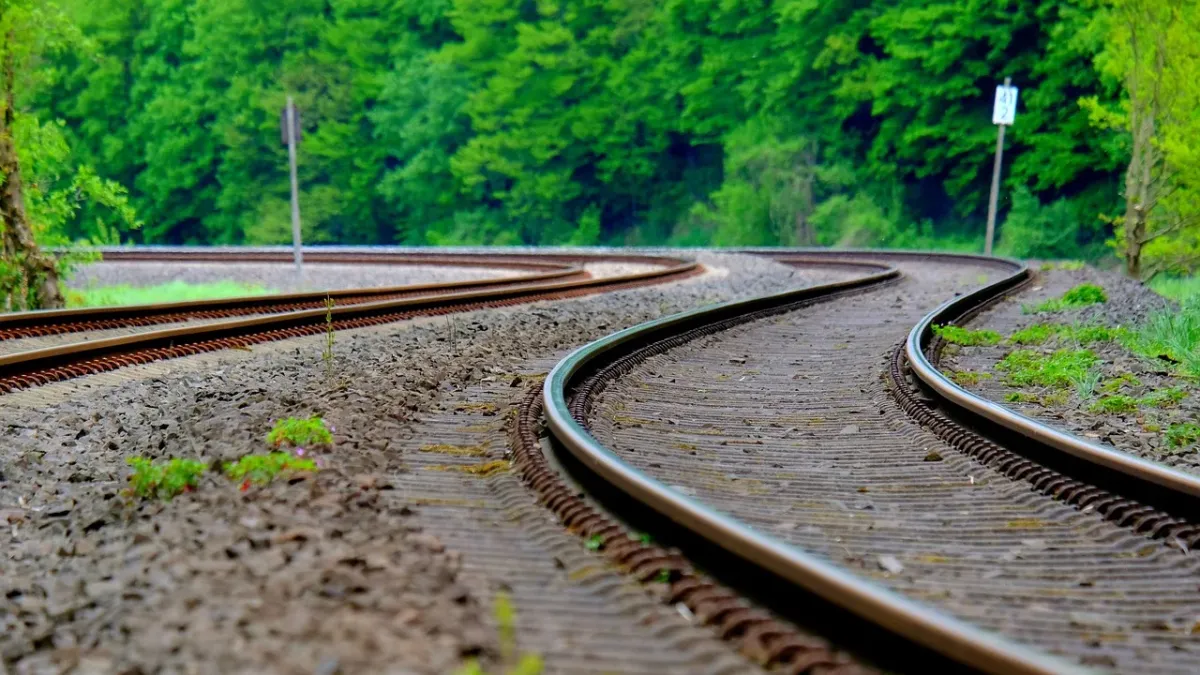 Rail Track- India TV Paisa