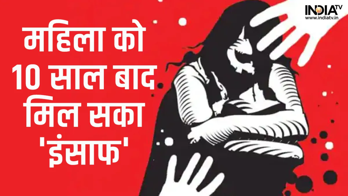 Molesting a woman on metro station- India TV Hindi