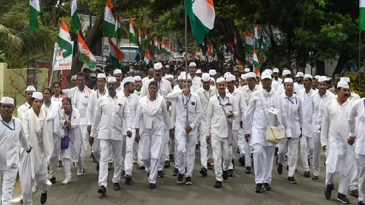 Bharat Yatris and other Congress workers during the 'Bharat Jodo Yatra'(File Photo)- India TV Hindi