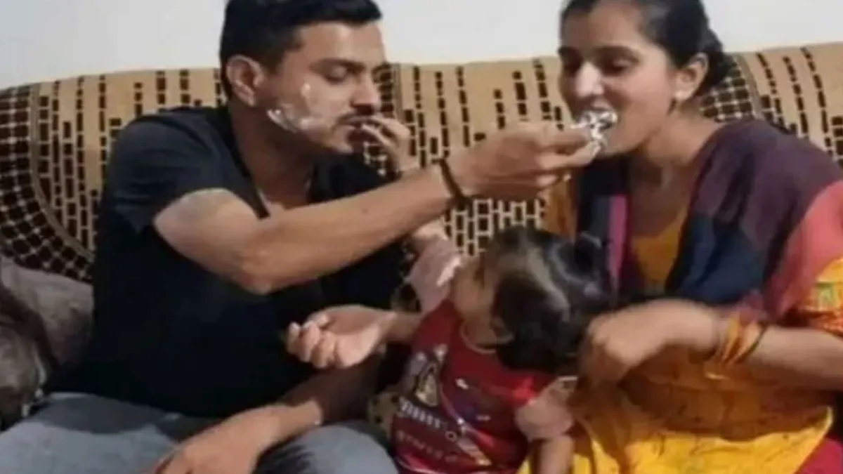 बेटी और पत्नी के साथ...- India TV Hindi