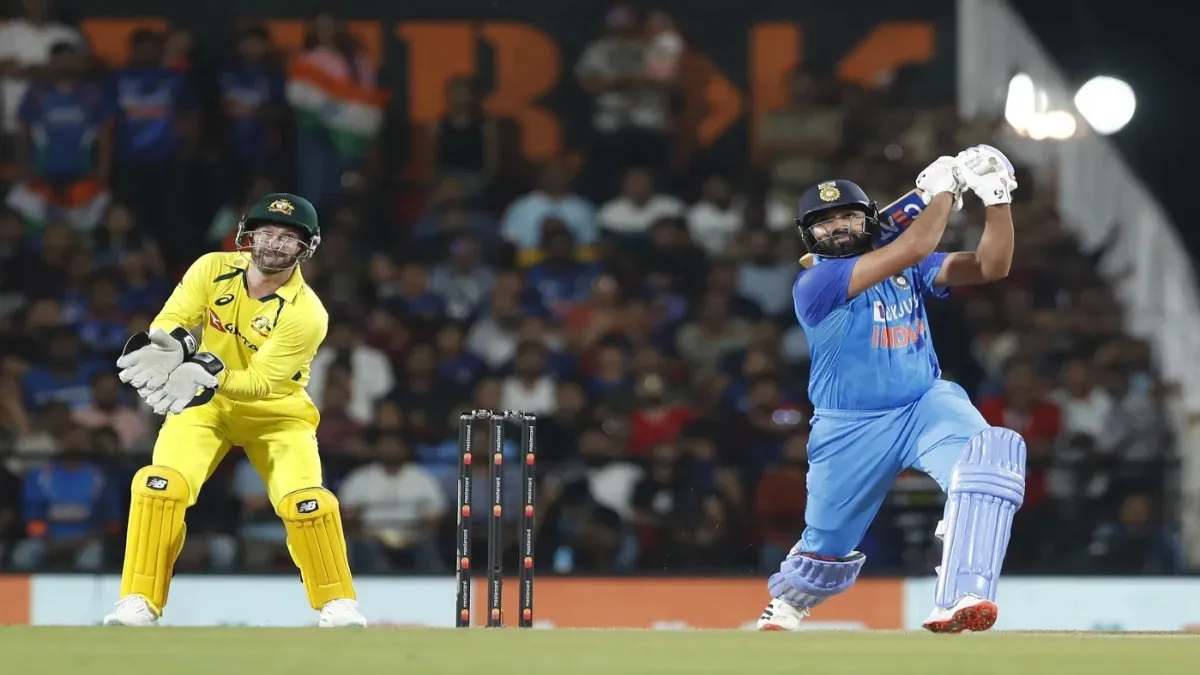 Rohit Sharma hitting six against Australia in second T20I...- India TV Hindi