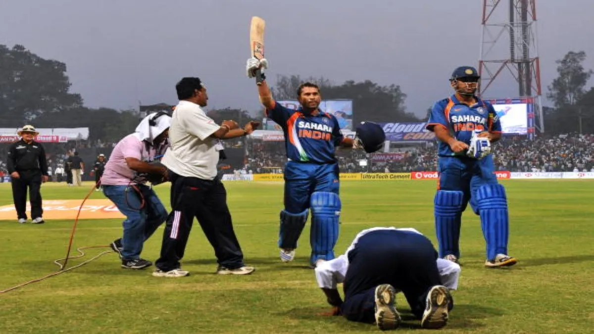 Sachin Tendulkar walking off the field after hitting first...- India TV Hindi