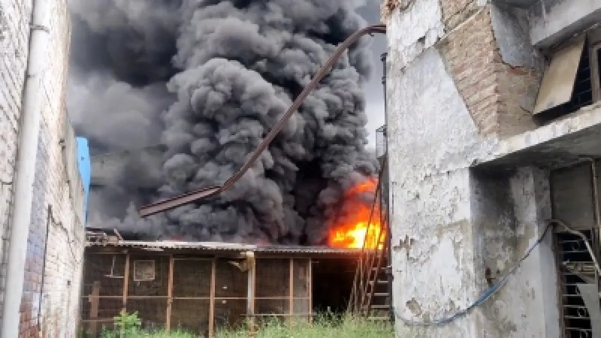 Fire In Noida Factory- India TV Hindi