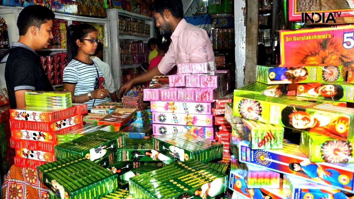 हरित पटाखे को लेकर बंगाल के व्यापारियों ने ये क्या कहा- India TV Paisa