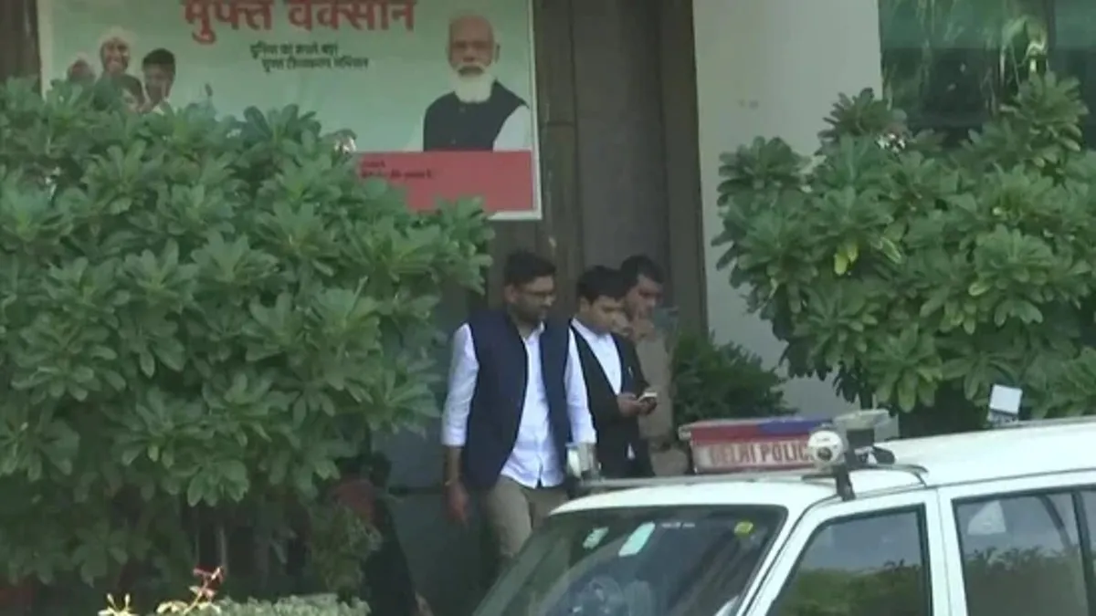 Gujarat AAP President Gopal Italia detained by Delhi Police- India TV Hindi