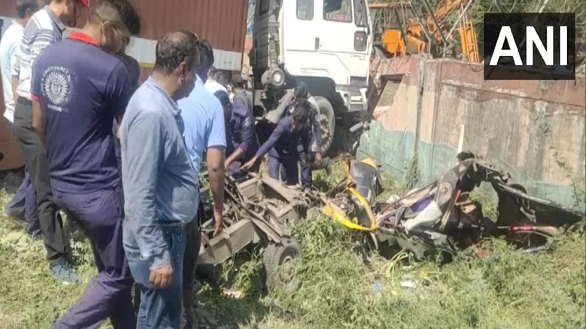 Vadodara Accident, collision between autorickshaw and truck- India TV Hindi