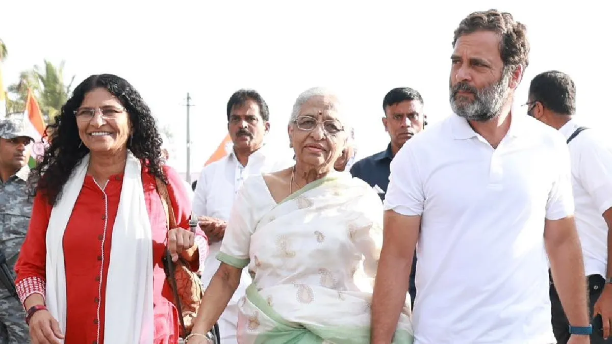 Gauri Lankesh's mother and sister take a padyatra with Rahul- India TV Hindi