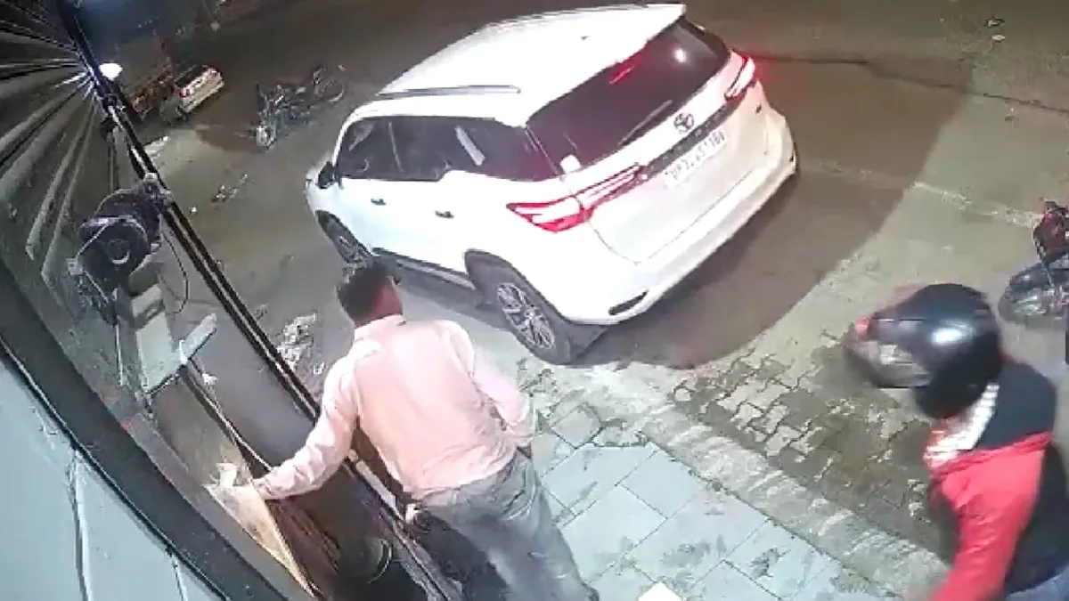 दिल्ली छावनी के पास बंदूक दिखाकर एसयूवी लूटी- India TV Hindi