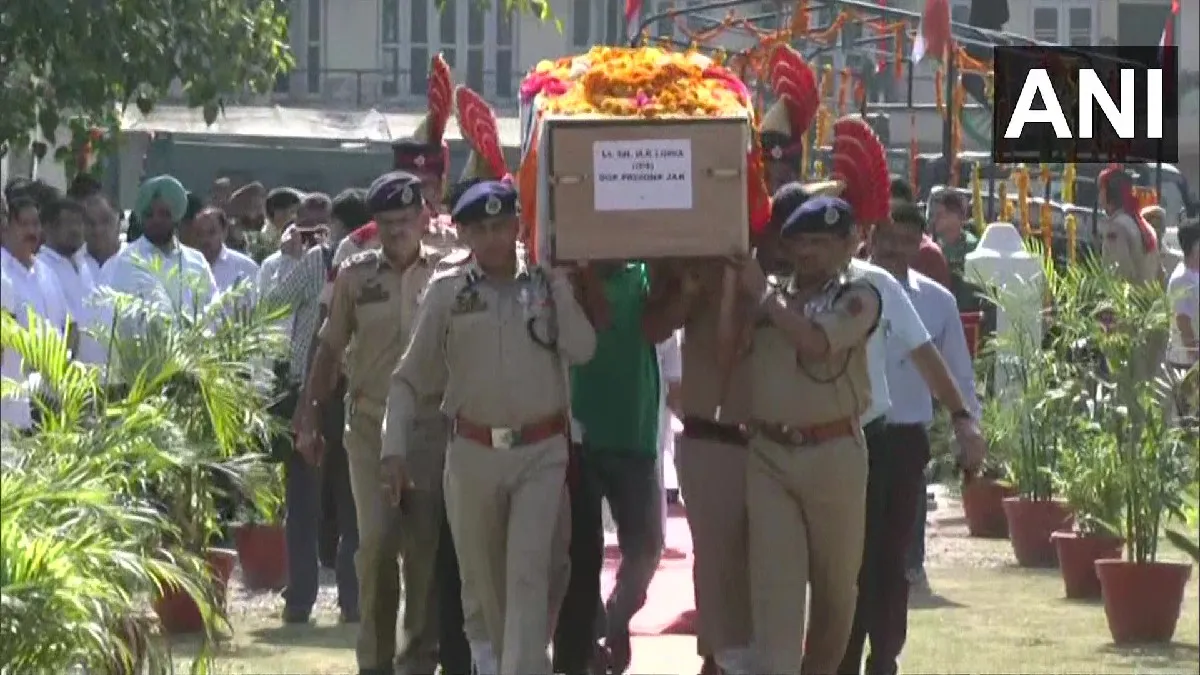 JK DG Hemant Lohia cremated with state honors- India TV Hindi