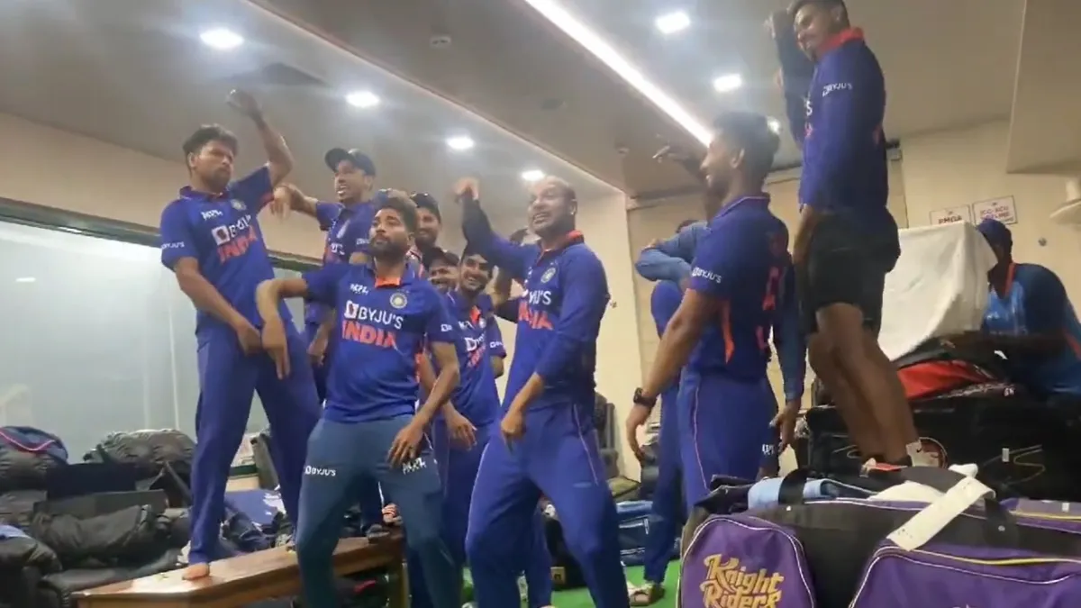 Shikhar Dhawan celebrating victory with teammates over...- India TV Hindi