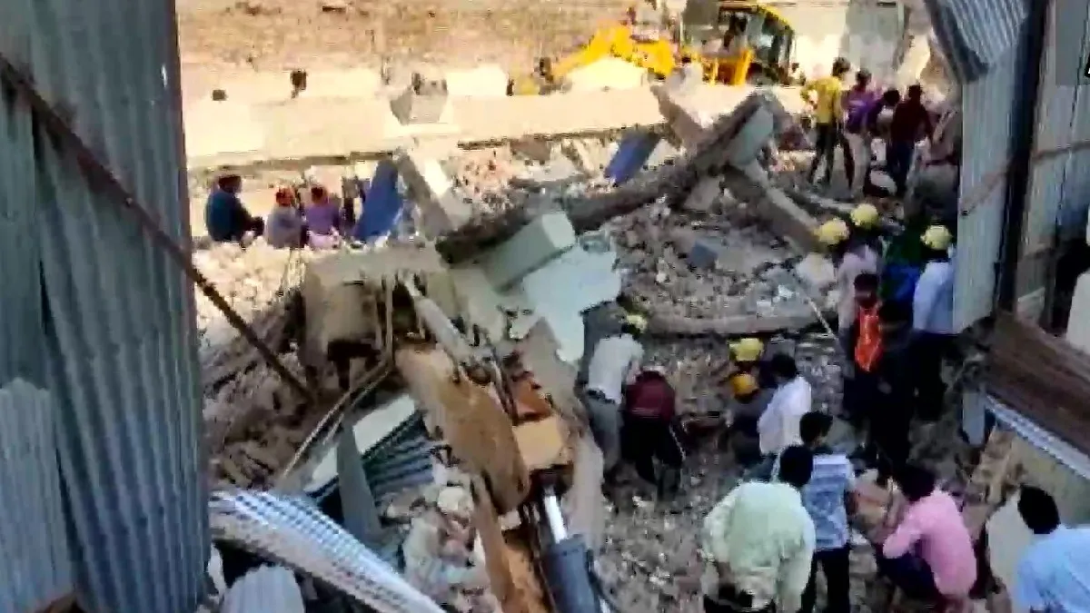 Gurugram An old building collapses- India TV Hindi