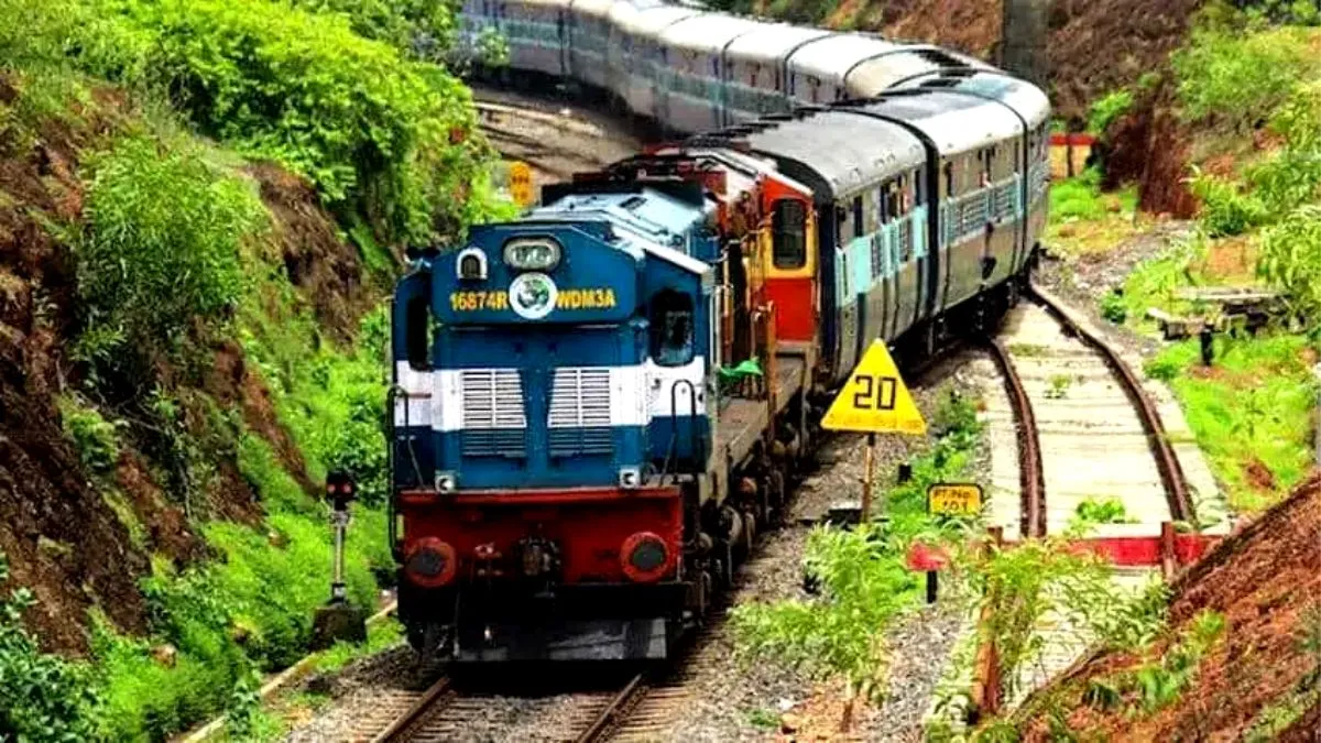 अब घर बैठे करें UTS के जरिए रेलवे का जनरल टिकट- India TV Paisa