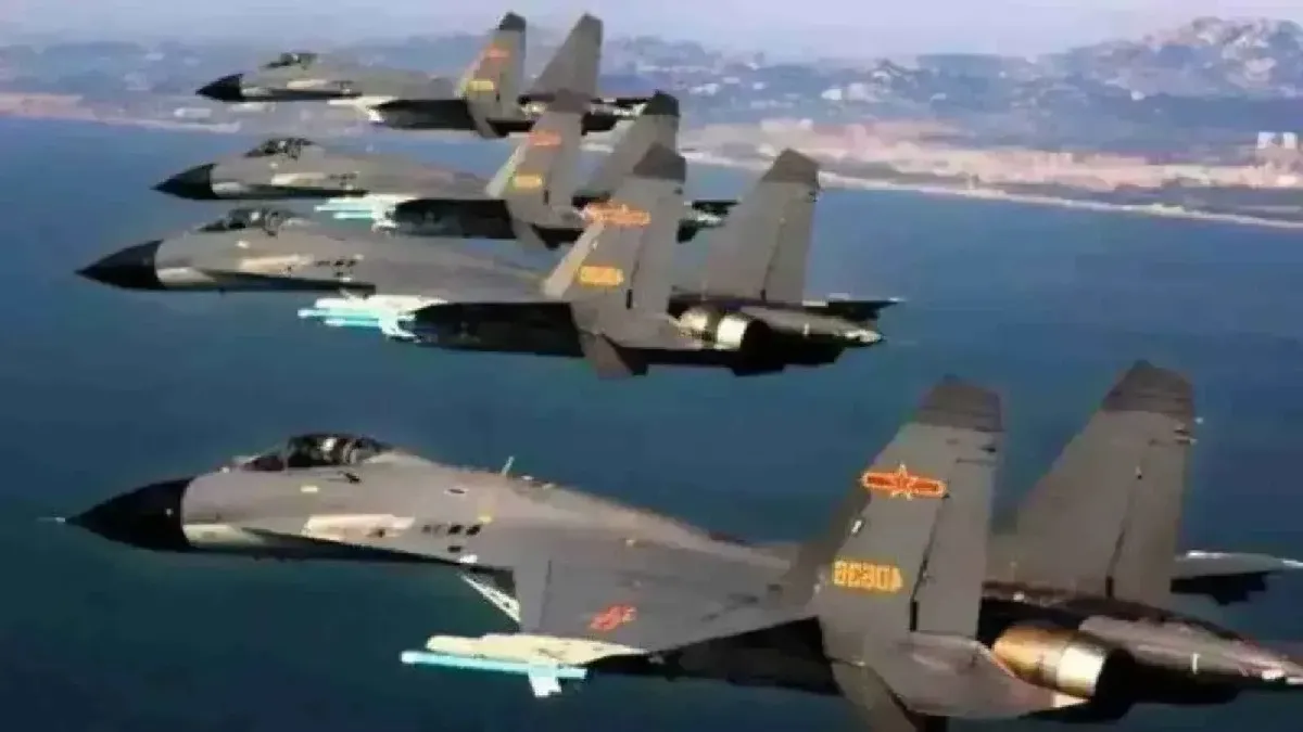 ताइवान के रक्षा मंत्रालय ने बताया कि चीन के 36 लड़ाकू और बमवर्षक विमानों ने देश के आसपास उड़ान भरी ह- India TV Hindi