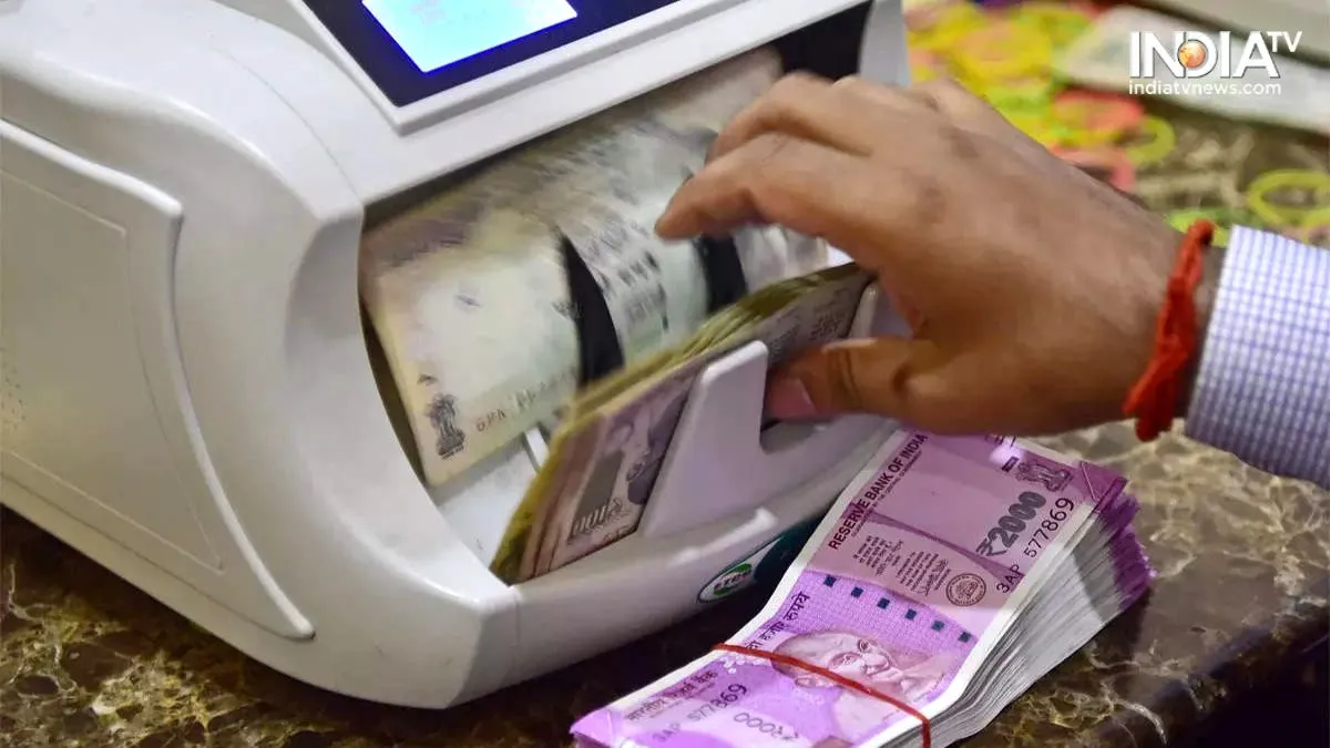 अब लोन लेना हुआ महंगा, इन दो बैंकों ने बढ़ाई ब्याज दर- India TV Paisa