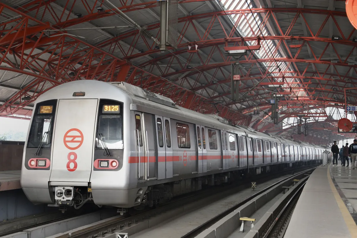 Delhi Metro News Doors of Yamuna Bank Metro station closed due to water level rise in yamuna river- India TV Hindi