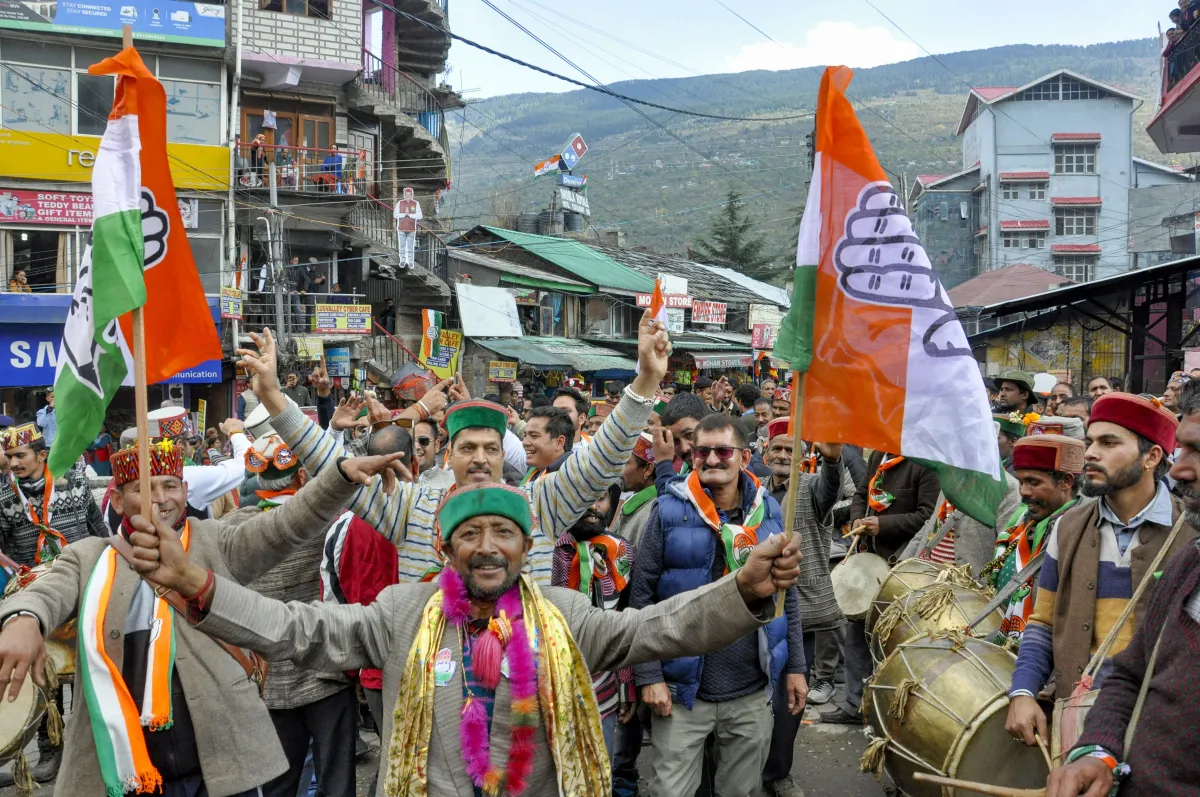 कांग्रेस ने हिमाचल प्रदेश की जनता को दीं 10 गारंटी- India TV Hindi
