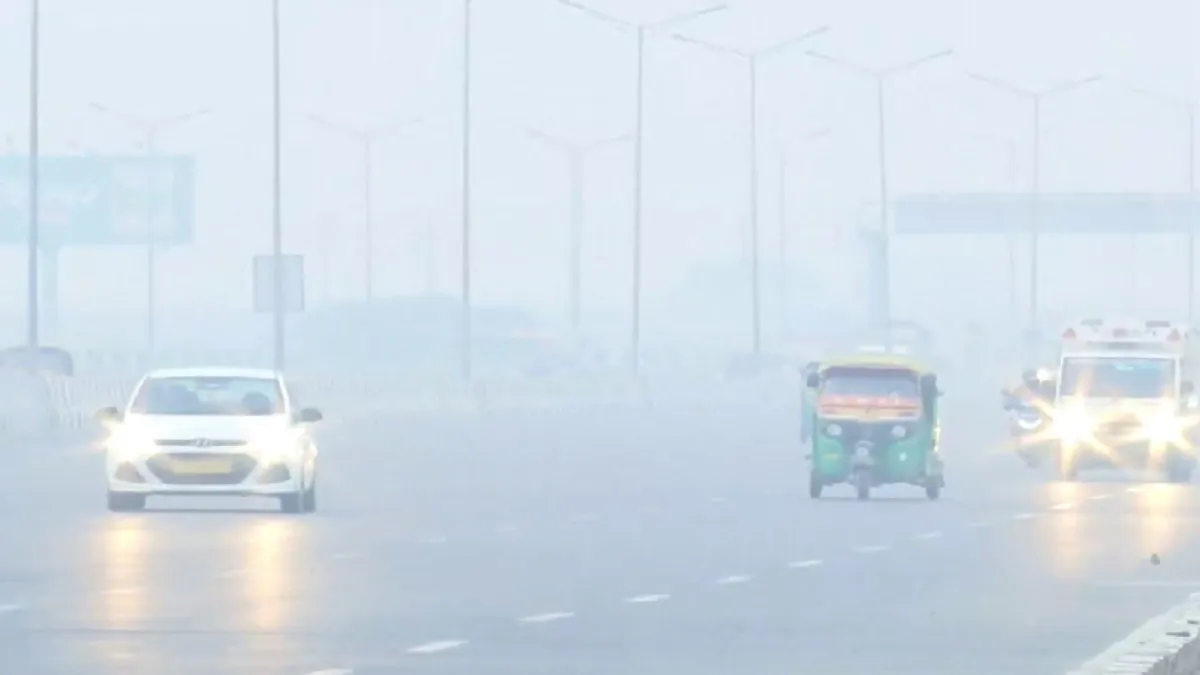 दिल्ली-NCR में प्रदूषण के बीच कोहरे ने दी दस्तक- India TV Hindi