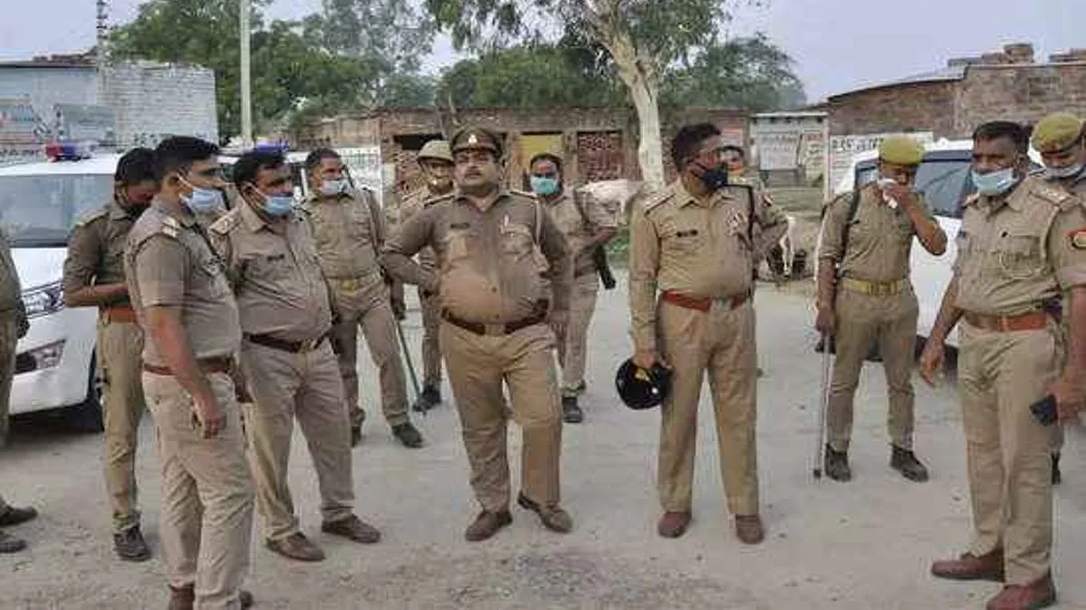 यूपी के वाराणसी में पुलिस का बदमाशों से एनकाउंटर- India TV Hindi