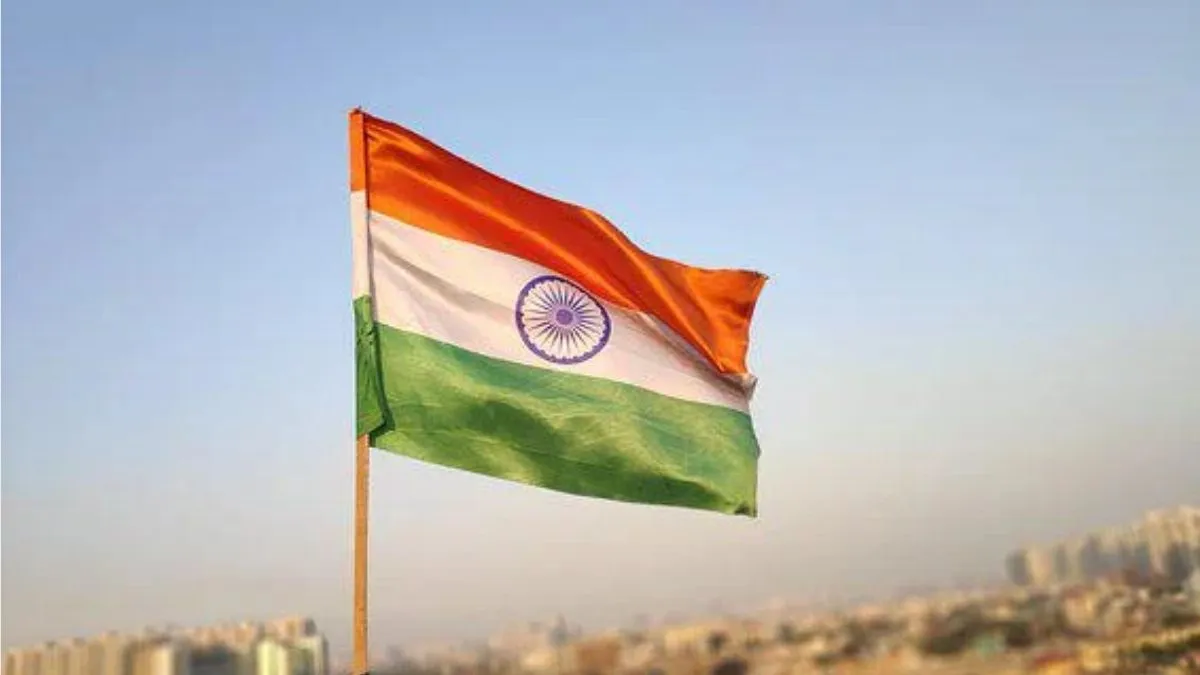तिरंगे का अपमान- India TV Hindi
