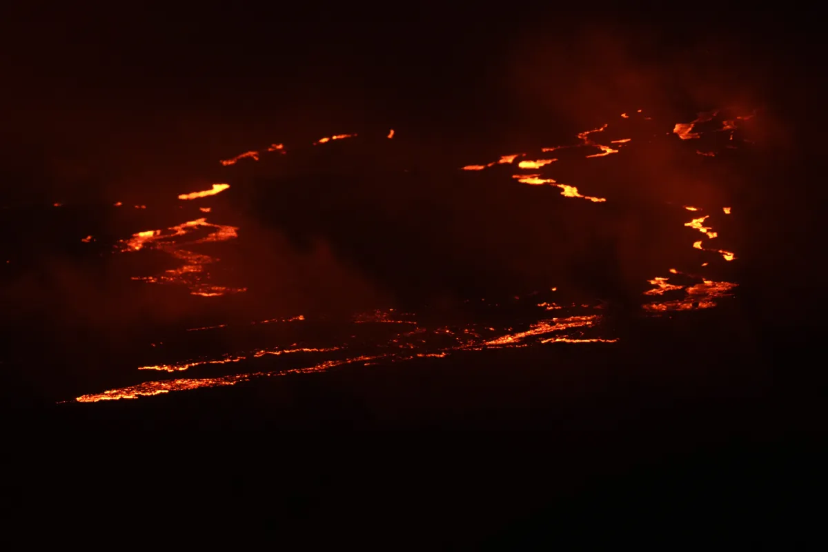 इंडोनेशिया में ज्वालामुखी विस्फोट से बहती आग की नदी- India TV Hindi