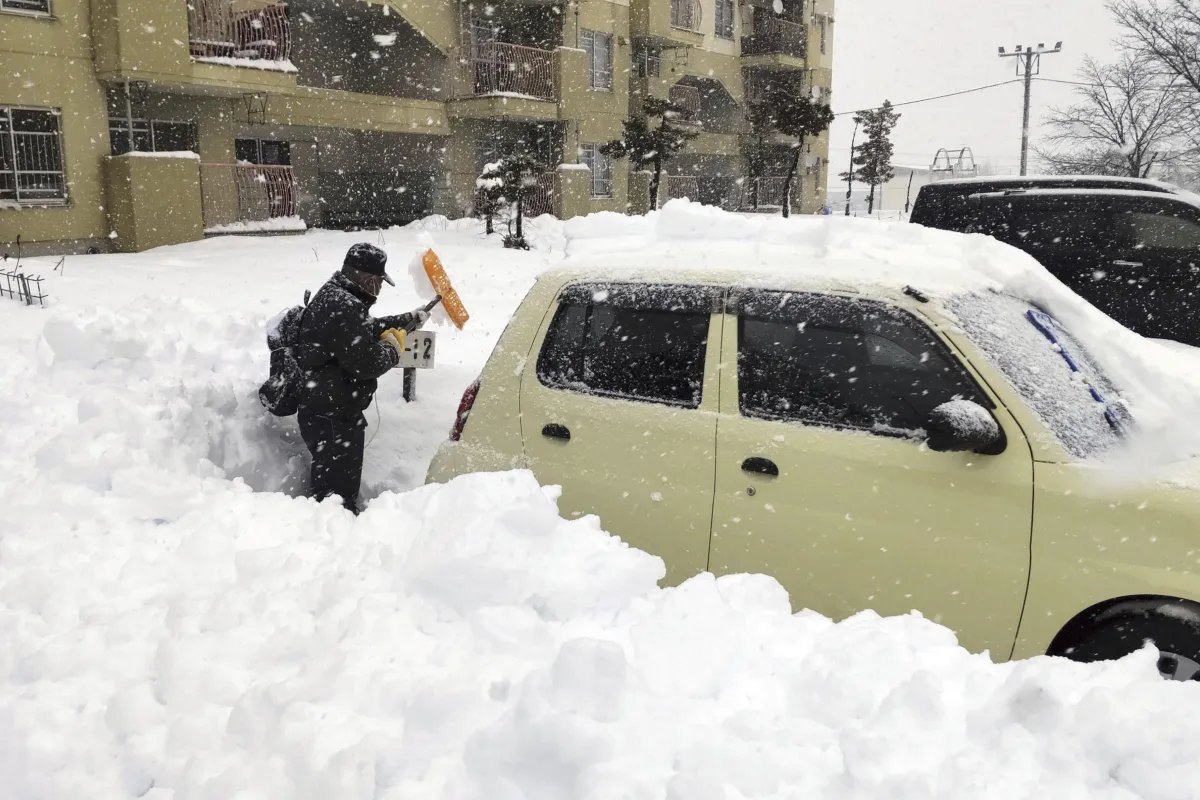 जापान में भारी बर्फबारी  - India TV Hindi