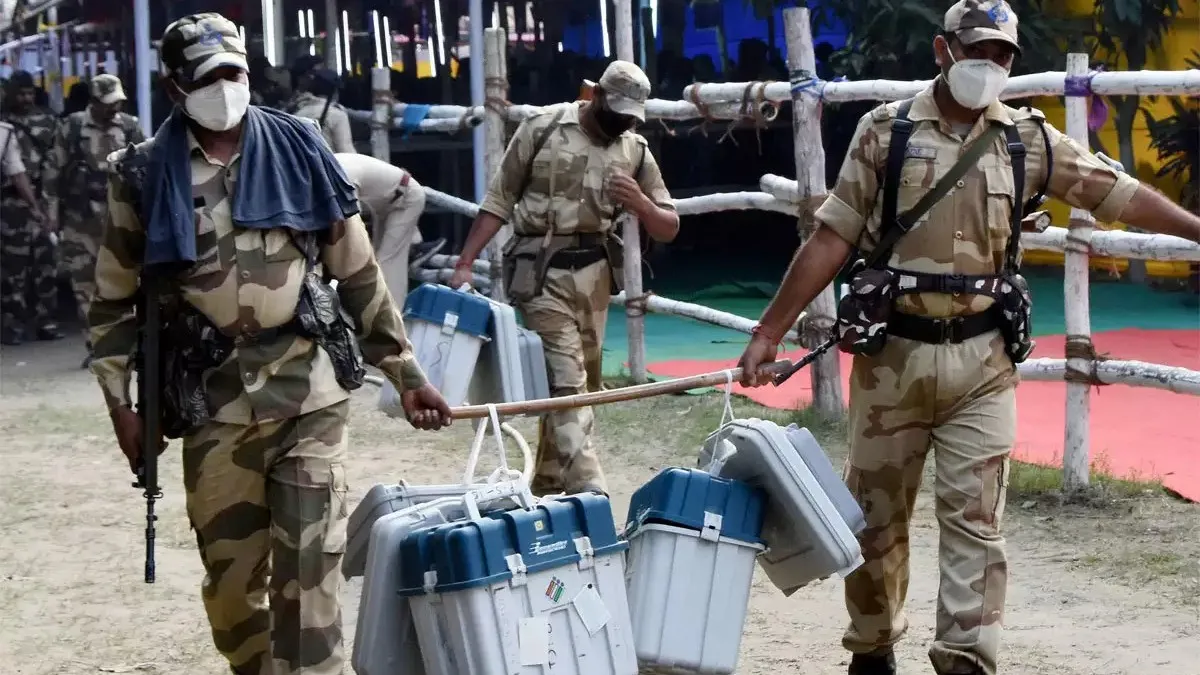 320 मतदान केंद्रों पर अर्द्धसैनिक बलों की तैनाती की गयी है।- India TV Hindi
