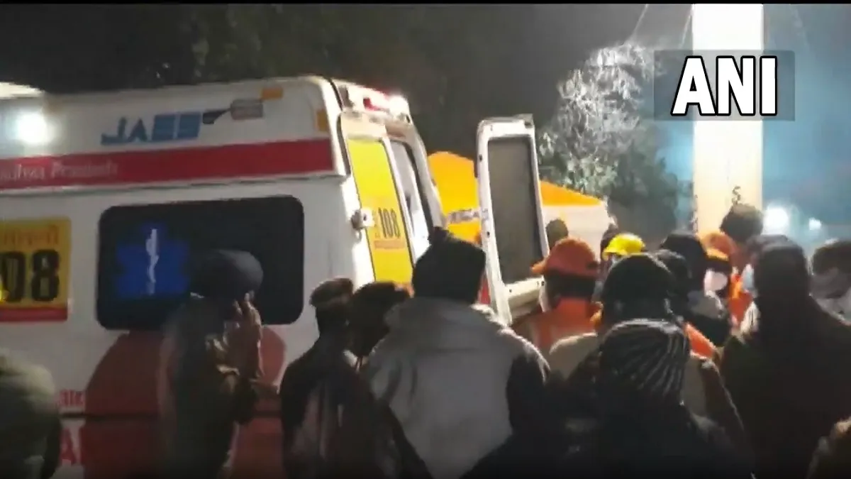 तन्मय को एंबुलेंस से अस्पताल ले जाया गया, लेकिन तोड़ा दम।- India TV Hindi