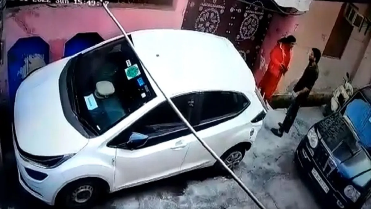woman sub inspector beaten by husband- India TV Hindi