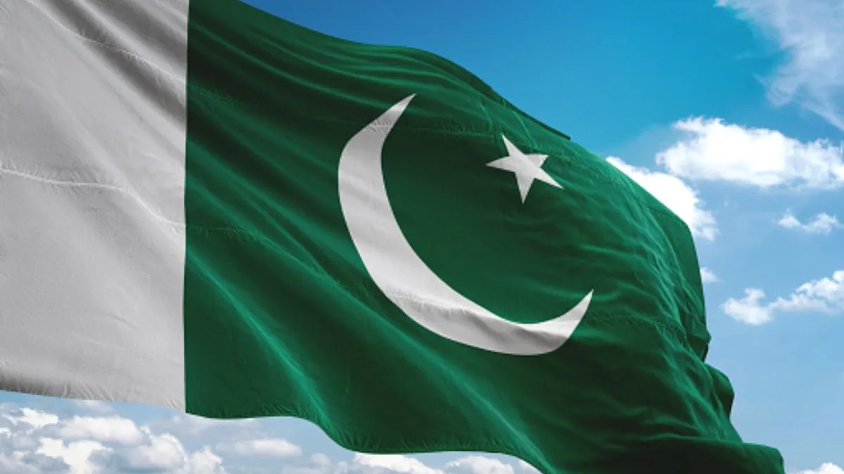 पाकिस्तानी मौलाना पर ब्रिटेन ने लिया एक्शन- India TV Hindi