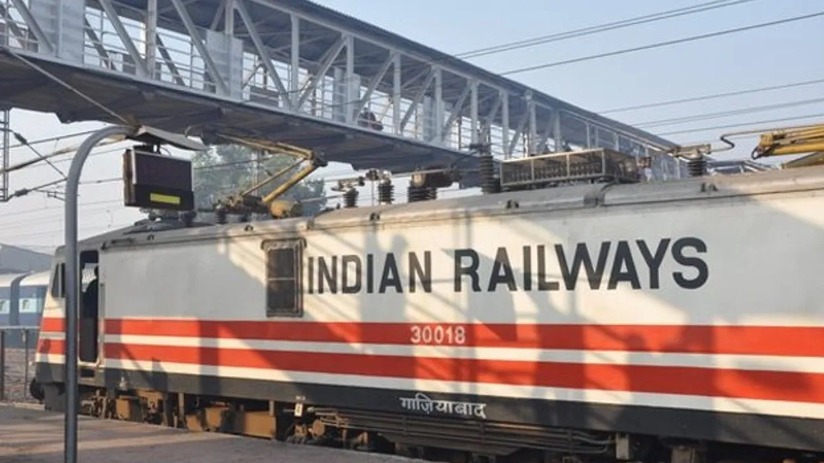 रेलवे ने 243 ट्रेनों को किया कैंसिल- India TV Hindi