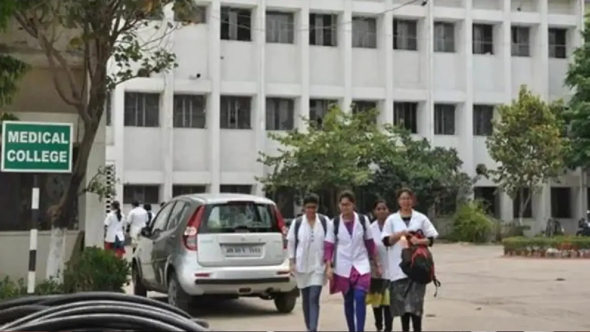 यूपी के मेडिकल कॉलेजों में होंगी बंपर भर्तियां- India TV Hindi