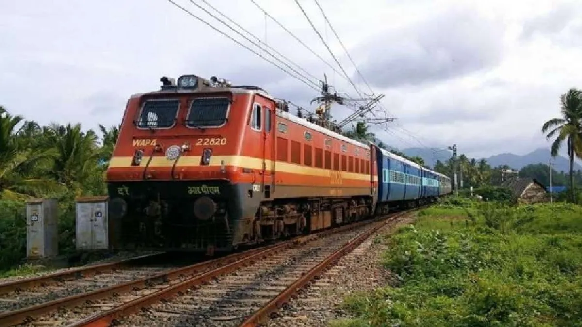 रेलवे ने कैंसिल कीं 240 ट्रेनें- India TV Hindi