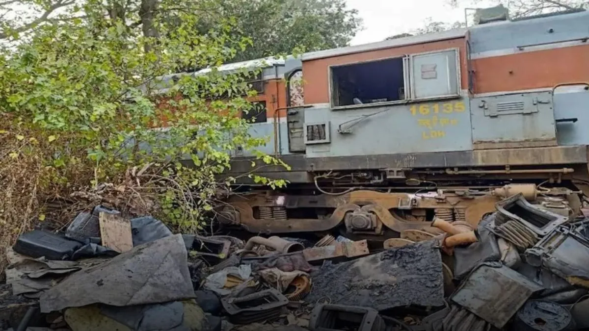 रेलवे ने कबाड़ बेचकर जुटाए करोड़ों रुपये- India TV Paisa