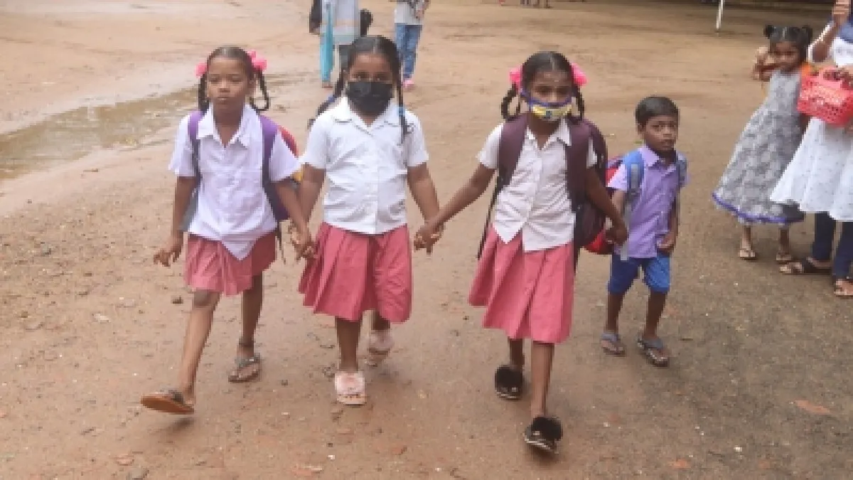 80 आदिवासी छात्रों ने छोड़ा स्कूल।- India TV Hindi