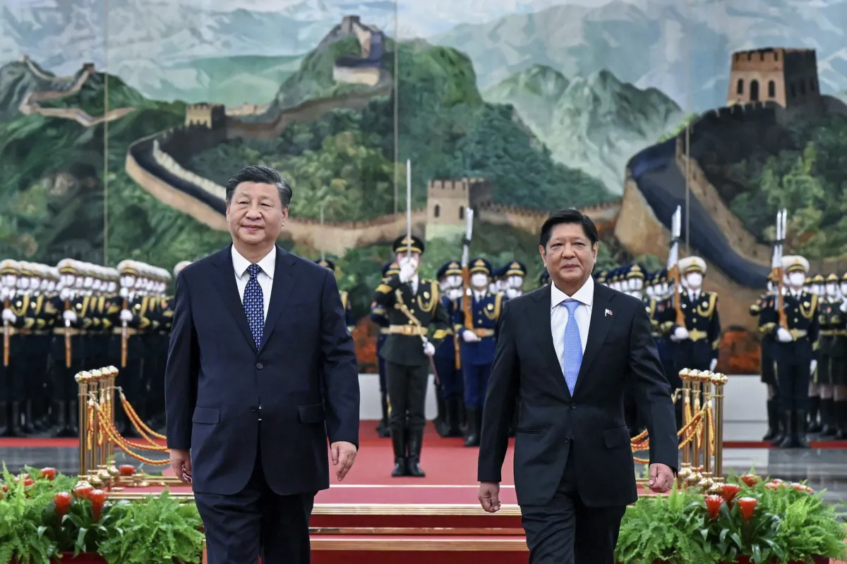 शी जिनपिंग, चीन के राष्ट्रपति (बाएं)- India TV Hindi