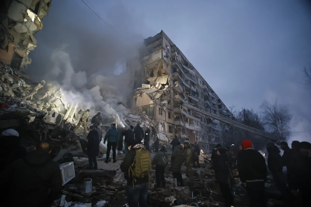 रूस के भीषण मिसाइल हमले से तबाह हुई यूक्रेन के निप्रो शहर की इमारत- India TV Hindi