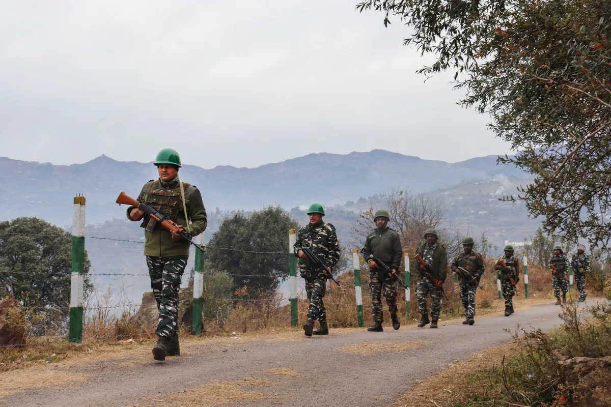 भारतीय सीमा में घुसपैठ कर रहे 2 पाक आतंकियों को सेना ने किया ढेर- India TV Hindi