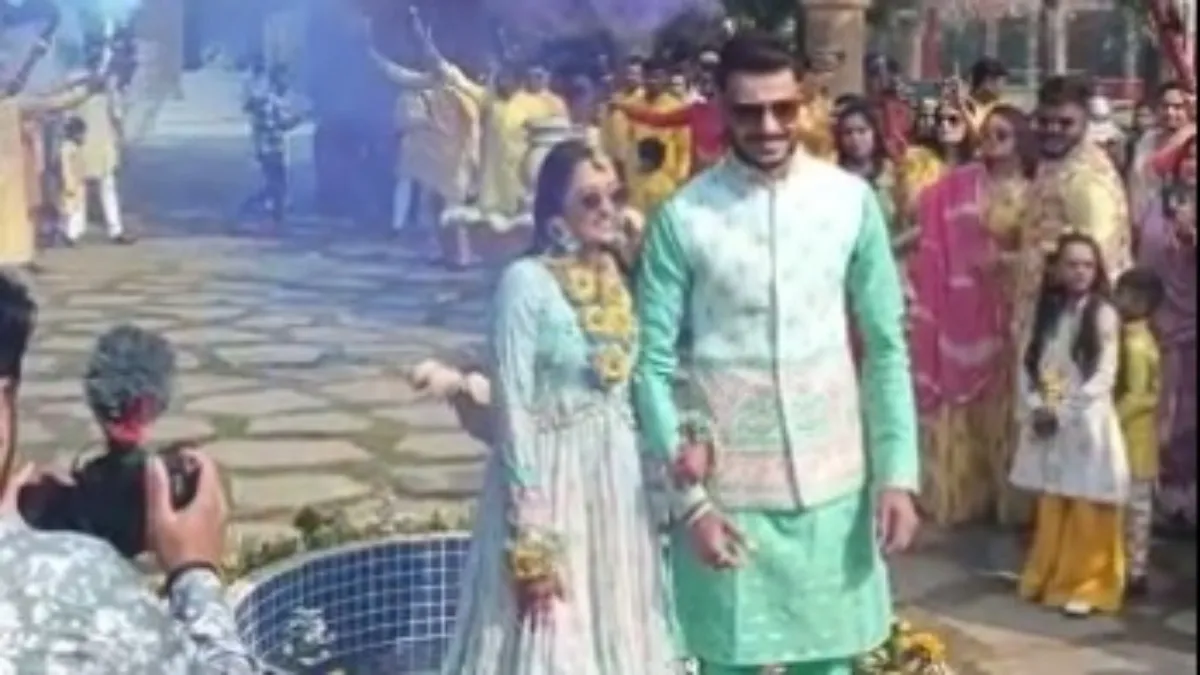 Axar Patel with his fiancé Meha Patel in Mehndi Ceremony- India TV Hindi