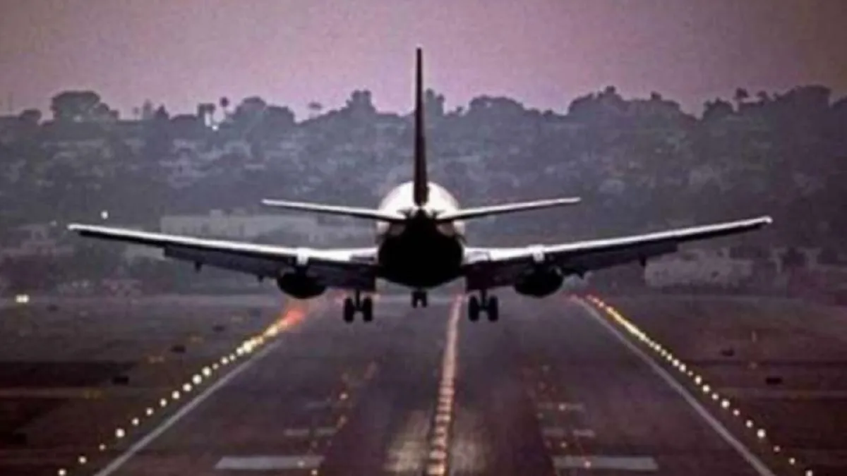  50 यात्रियों को छोड़कर उड़ गई फ्लाइट- India TV Hindi