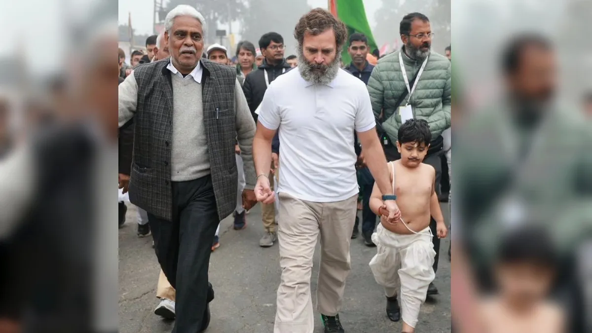 भारत जोड़ो यात्रा के दौरान बच्चे के साथ राहुल गांधी- India TV Hindi
