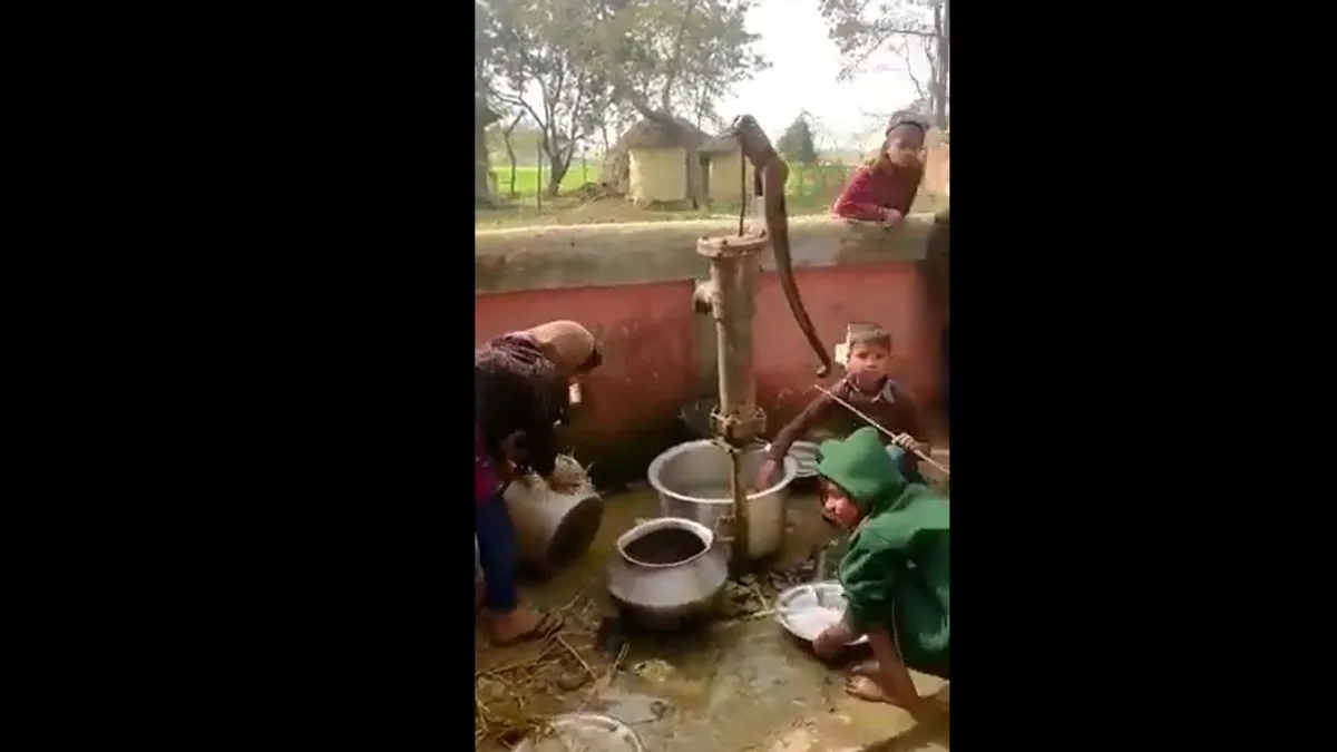 Bettiah School video viral- India TV Hindi