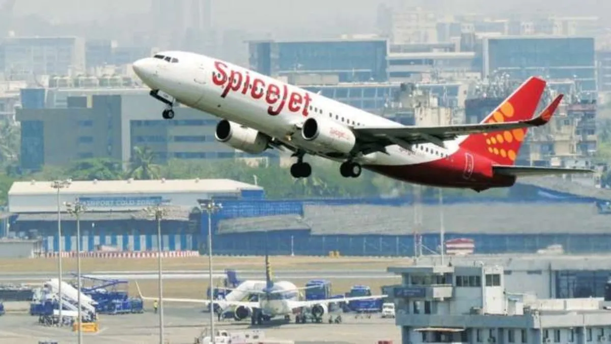 Emergency landing of SpiceJet aircraft in Kolkata- India TV Hindi